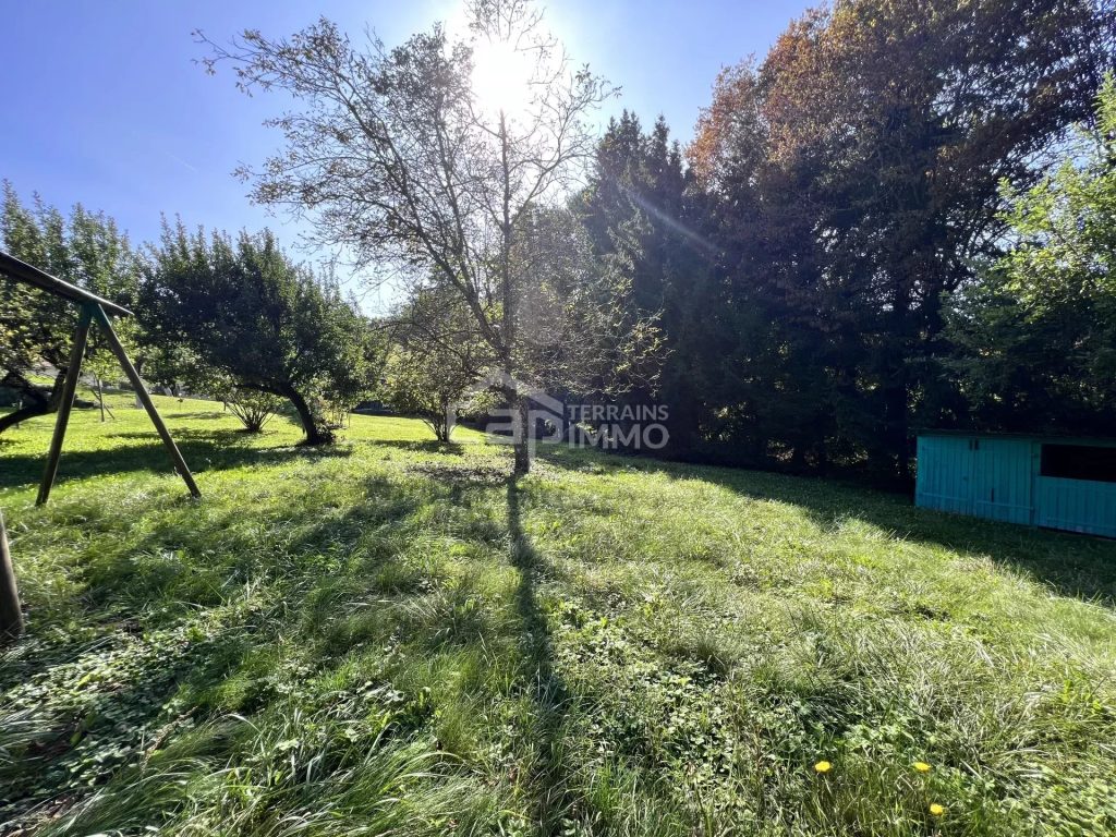 Terrain viabilisé 697 m² – MARGENCEL