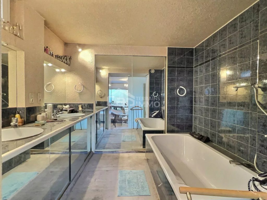 Appartement T4 102m² traversant