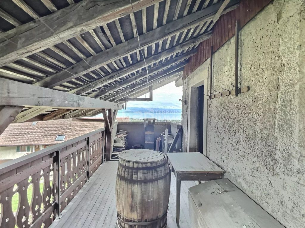 Bâtisse jumelée à rénover – MARIN Village