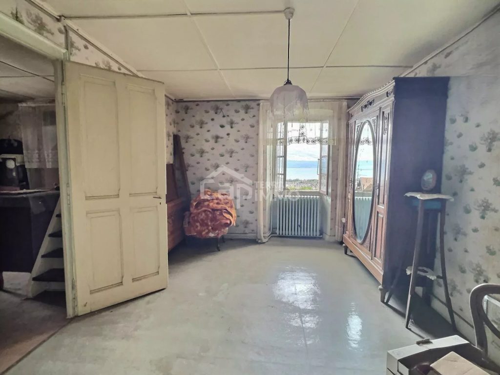 Bâtisse jumelée à rénover – MARIN Village