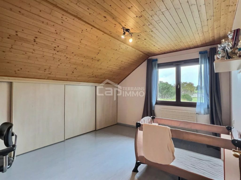 Maison de caractère avec piscine et grand terrain – LE LYAUD