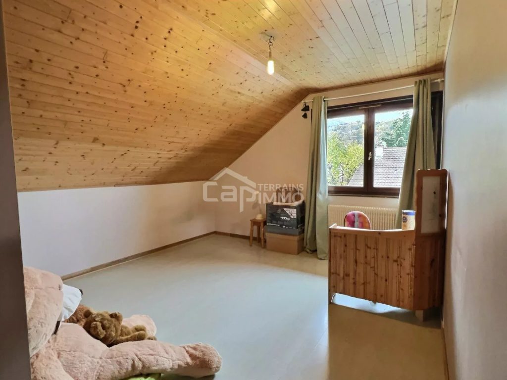 Maison de caractère avec piscine et grand terrain – LE LYAUD