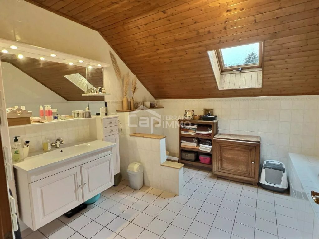 Maison de caractère avec piscine et grand terrain – LE LYAUD