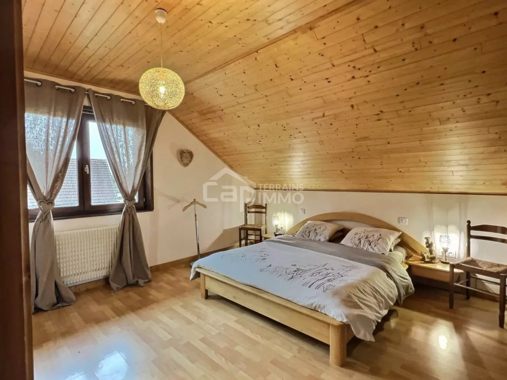 Maison de caractère avec piscine et grand terrain – LE LYAUD